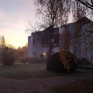 https://logis-hotel-la-croix-du-sud.inbrittany.com
